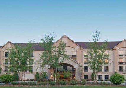 Отель Quality Inn & Suites Biltmore South