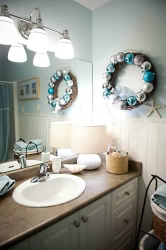 Мини-отель Seasons Above the Bay Guest Suites and B&B