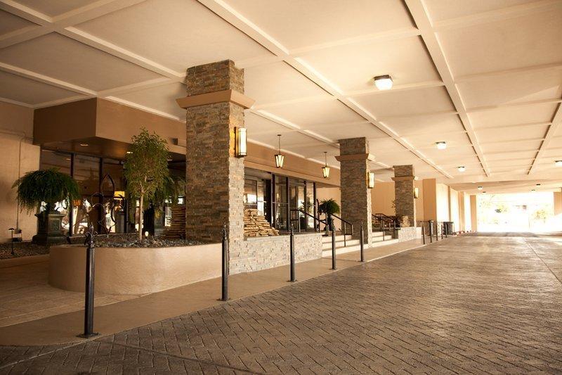 Отель Best Western Plus Landmark Hotel Metairie