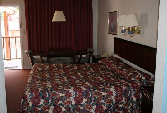 Отель The Bolivar Inn