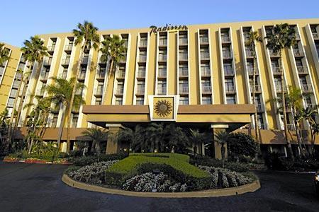 Отель Radisson Hotel Newport Beach
