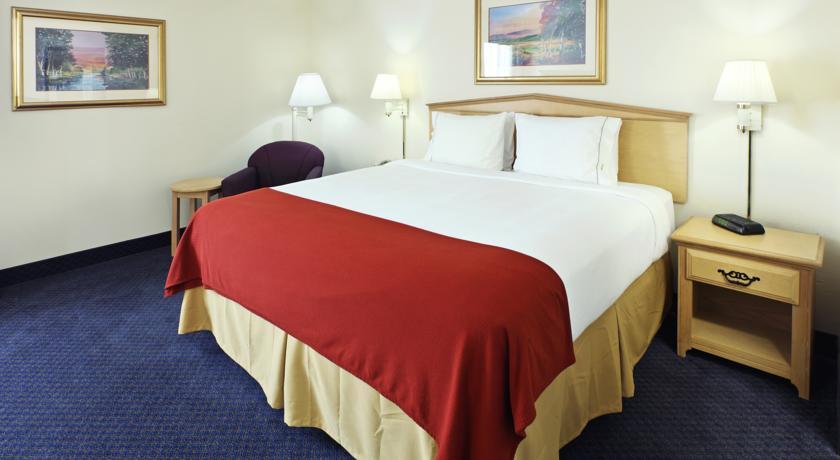 Отель Holiday Inn Express & Suites Fayetteville University of Arkansas Area