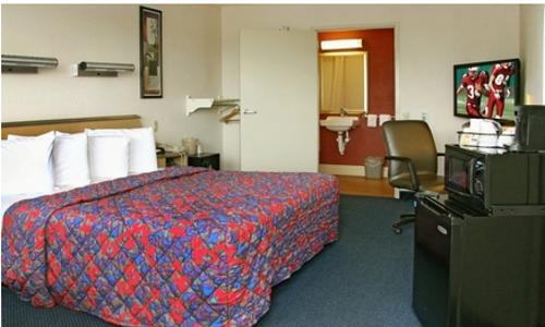 Отель Red Roof Inn Cincinnati - Sharonville