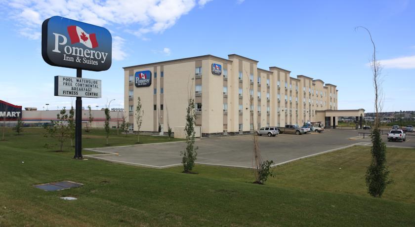Отель Pomeroy Inn and Suites Dawson Creek