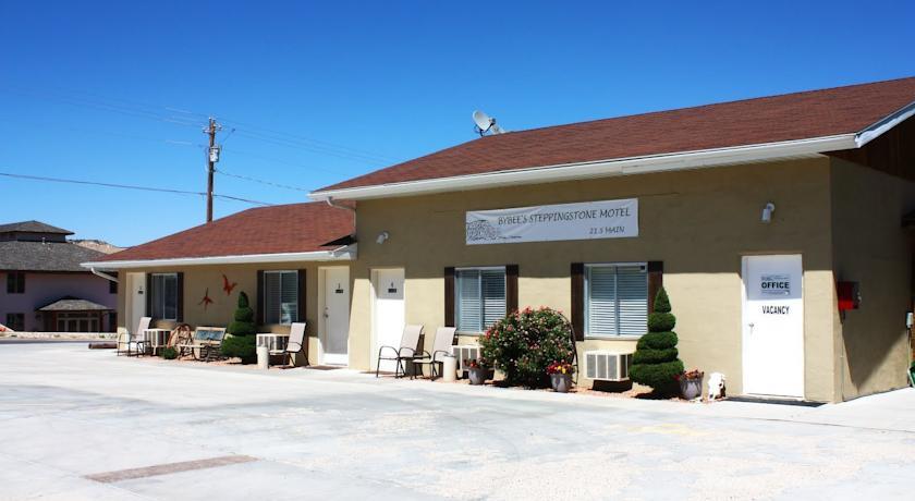 Отель Bybee's Steppingstone Motel