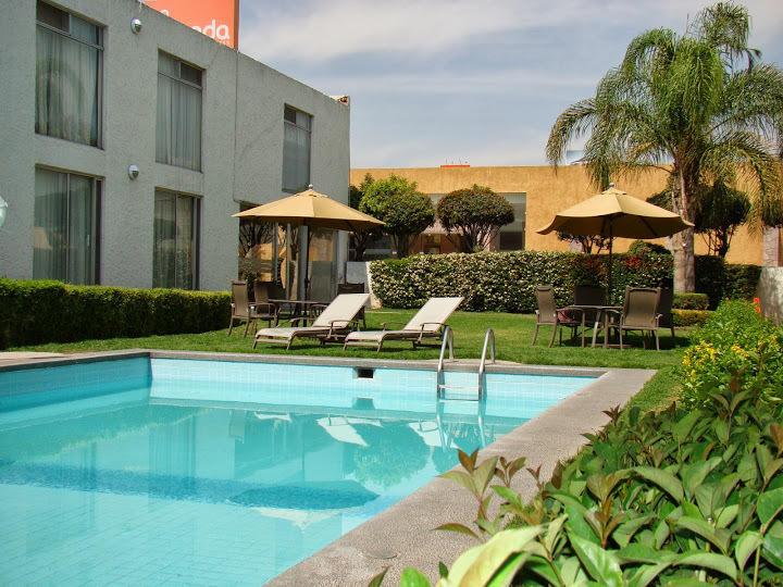 Отель La Posada Hotel y Suites