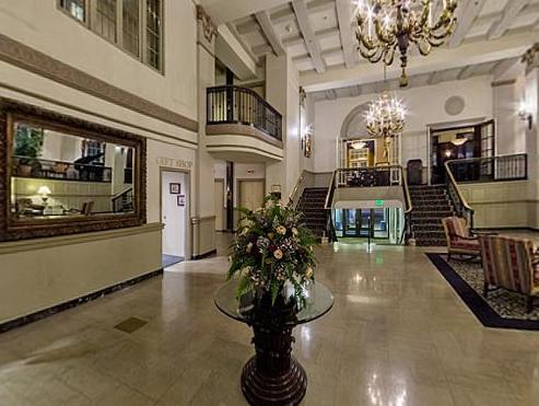 Отель The Abraham Lincoln Hotel