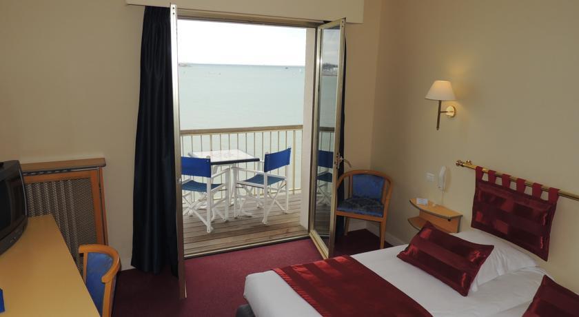 Отель Hotel les Brises 