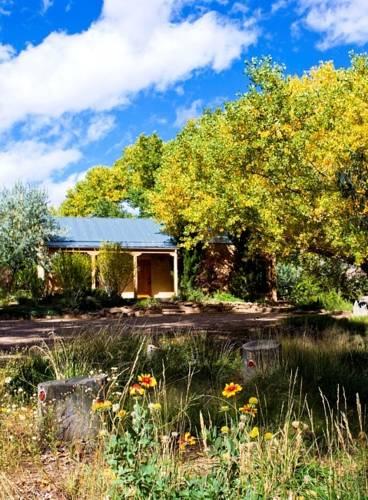Отель Abiquiu Inn