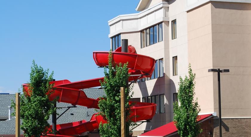 Отель Fairfield Inn & Suites Kelowna