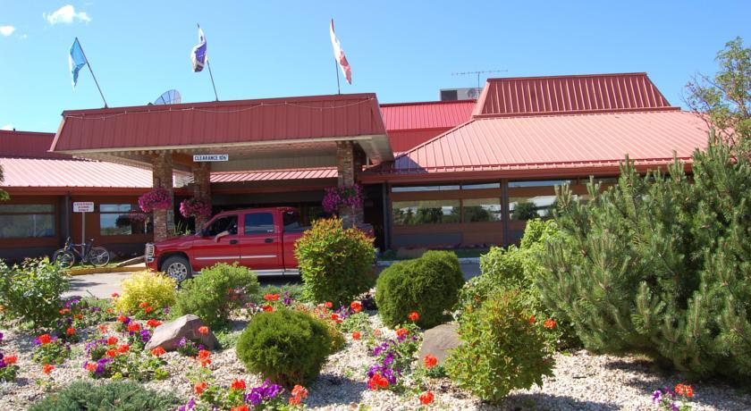 Отель Slave Lake Inn and Conference Centre