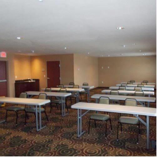 Отель Cobblestone Inn & Suites Harvey