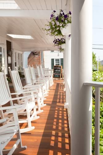 Отель Vineyard Square Hotel and Suites