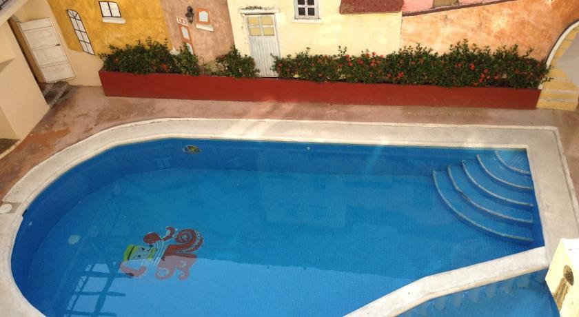 Отель Hotel Zihuatanejo Centro