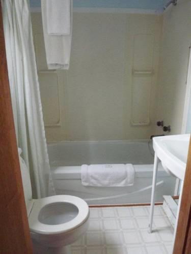 Отель The Rideau Ferry Inn