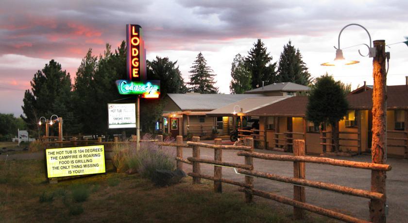 Отель The Cedaredge Lodge