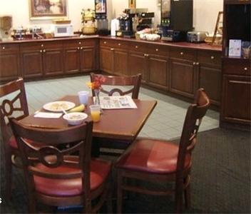 Отель Country Inn and Suites / I-24 West