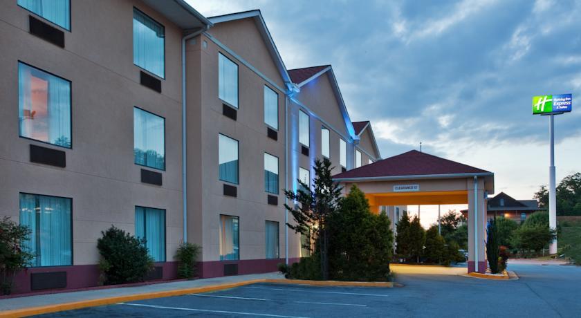 Отель Holiday Inn Express Hotel & Suites Hiawassee