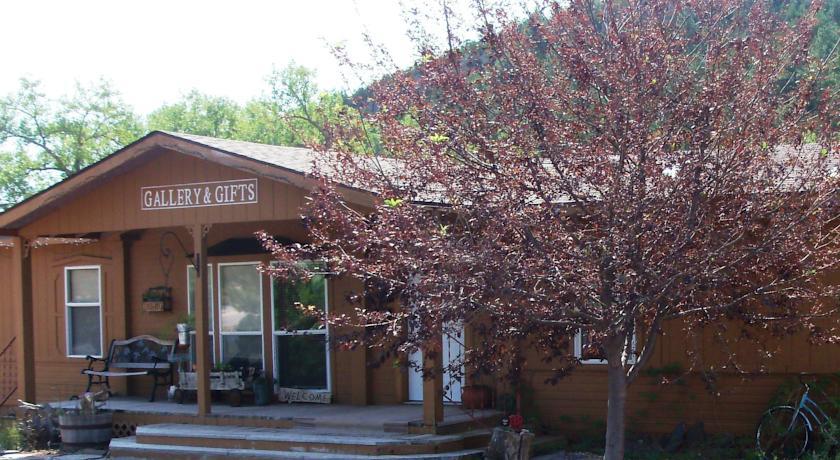 Апартаменты River Falls Lodging