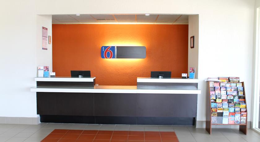 Отель Motel 6 Mount Pleasant