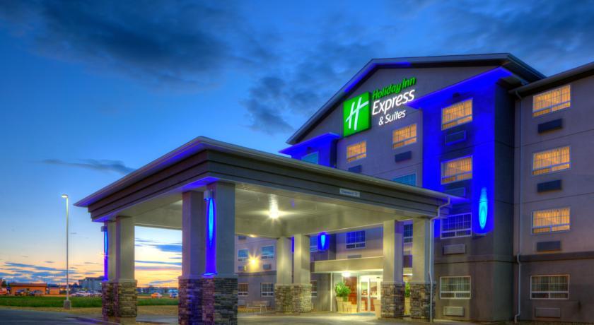 Отель Holiday Inn Express and Suites Dawson Creek