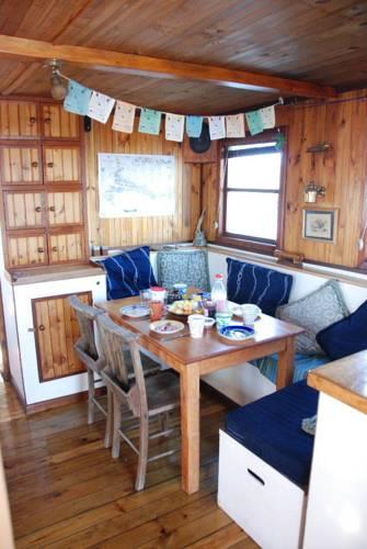 Knysna Houseboat Myrtle