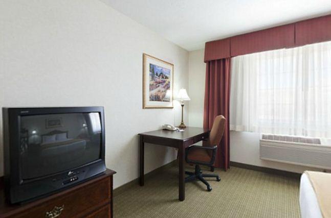 Отель Holiday Inn Express Belen