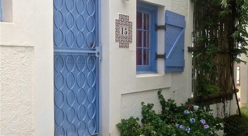 Отель The Artist's Cottage