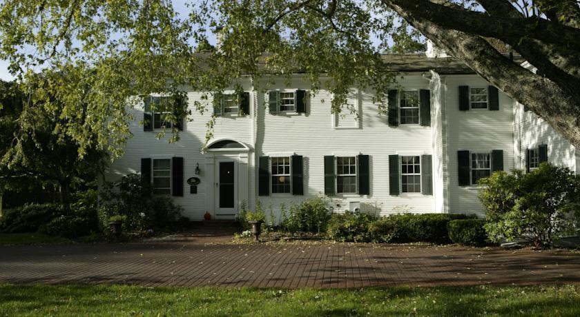 Отель Captain's House Inn