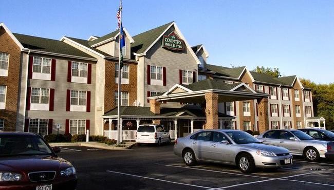 Отель Country Inn & Suites Milwaukee Airport
