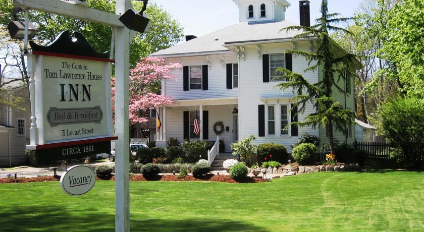 Мини-отель Captain Tom Lawrence House Inn