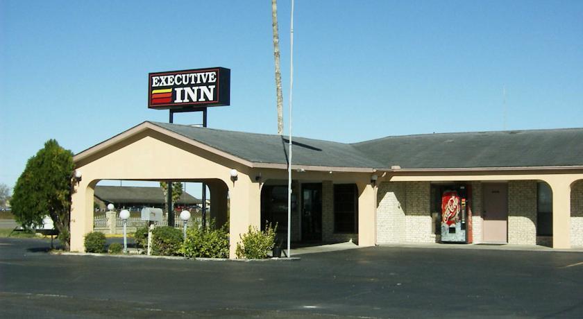 Отель Executive Inn Robstown