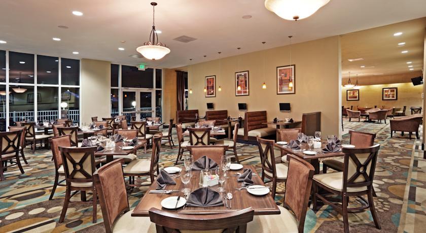 Отель Holiday Inn Hotel & Suites Beaufort at Highway 21