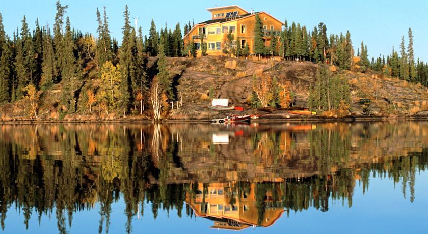 Отель Blachford Lake Lodge