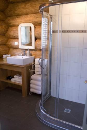 Отель The Hollows Luxury Log Cabin