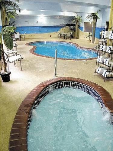 Отель Holiday Inn Express Hotel & Suites Farmington