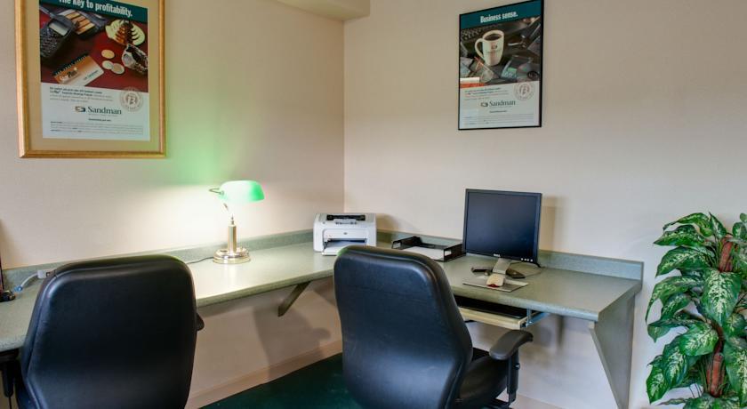 Отель Sandman Hotel Quesnel