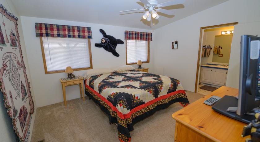 Апартаменты Cozy Cabin by Family Time Vacation Rentals