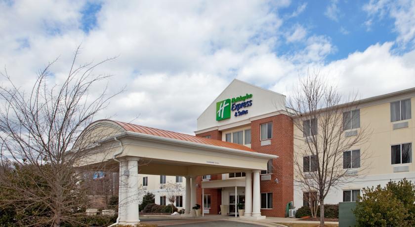 Отель Holiday Inn Express Hotel & Suites MEBANE