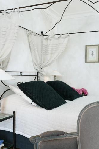 Отель Hôtel Le Bailli De Suffren