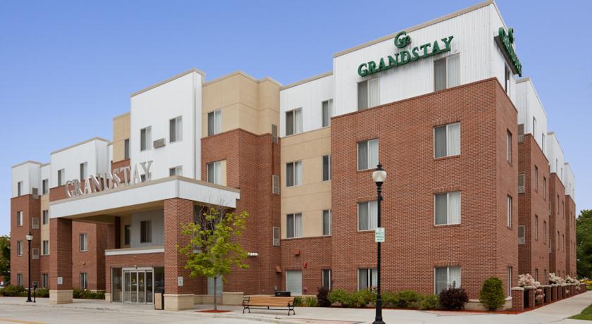 Отель GrandStay Hotel & Suites Downtown Sheboygan