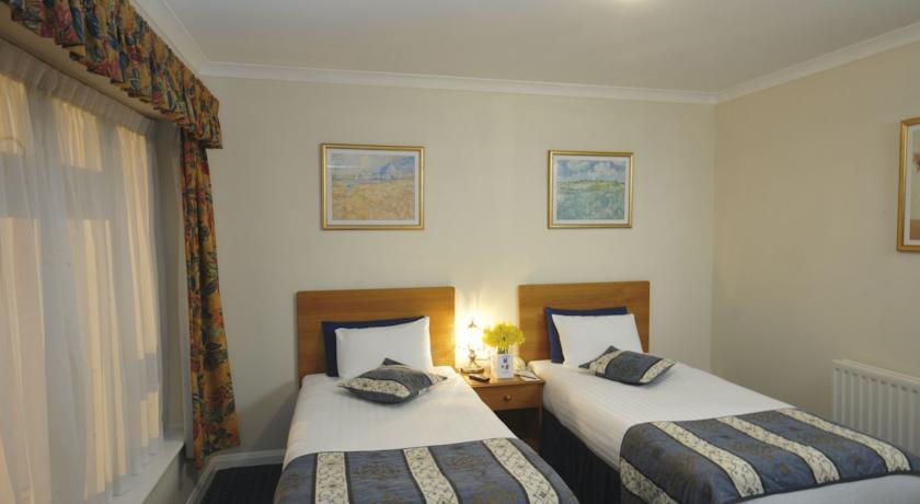 Отель Comfort Hotel Reading West