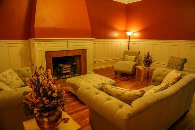Отель Centralia Square Grand Ballroom and Hotel