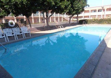 Отель Rodeway Inn South Gate