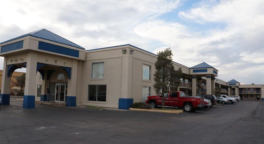 Отель Super Inn & Suites