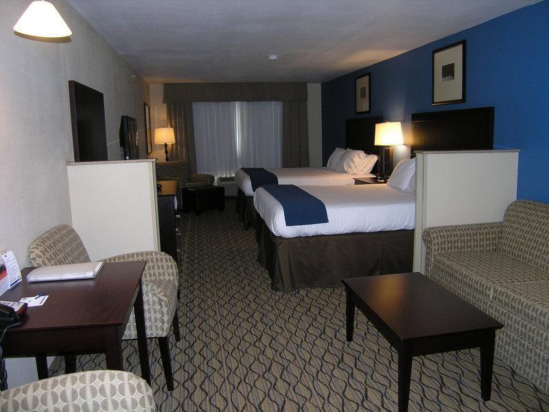Отель Holiday Inn Express & Suites Butler