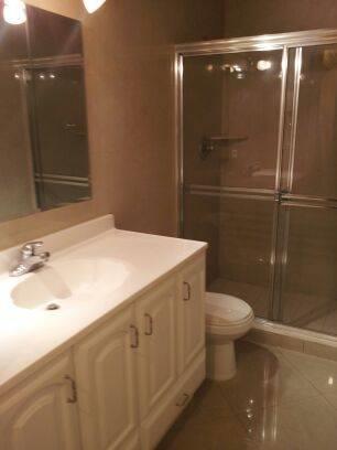 Апартаменты Luxurious Vacation Home Near the Beach