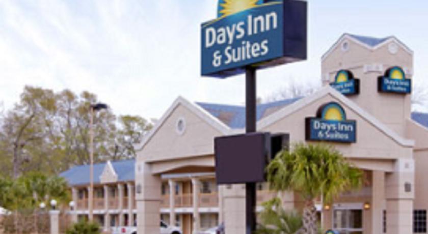 Отель Days Inn & Suites Nacogdoches