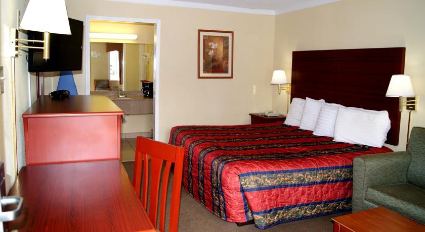 Отель Red Carpet Inn Natchez