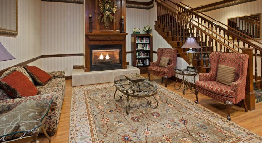 Отель Red Roof Inn & Suites Berea